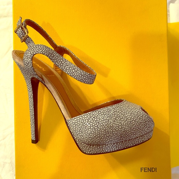 FENDI NIB Stunning Platform Sandals Textured Grey - Picture 1 of 9